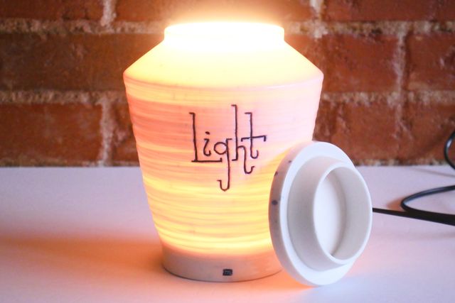 With the lid removed, light pours from the top of the jar. The lid is flat on top, and slightly angled out on the sides, with a locating flange helping it sit securely in the jar.