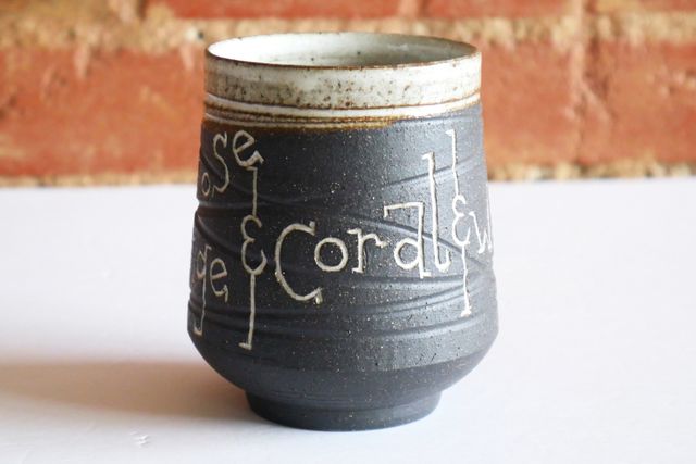 The text roughly follows the texture, but without staying contained within the lines.
