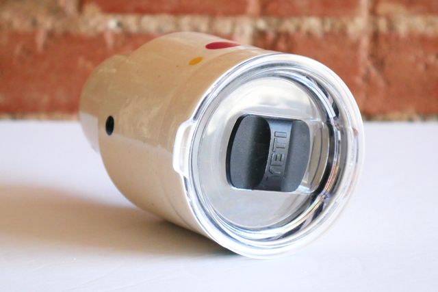 The lid is a large replacement lid for Yeti tumblers, with a clear base and black magnetic closing mechanism.
